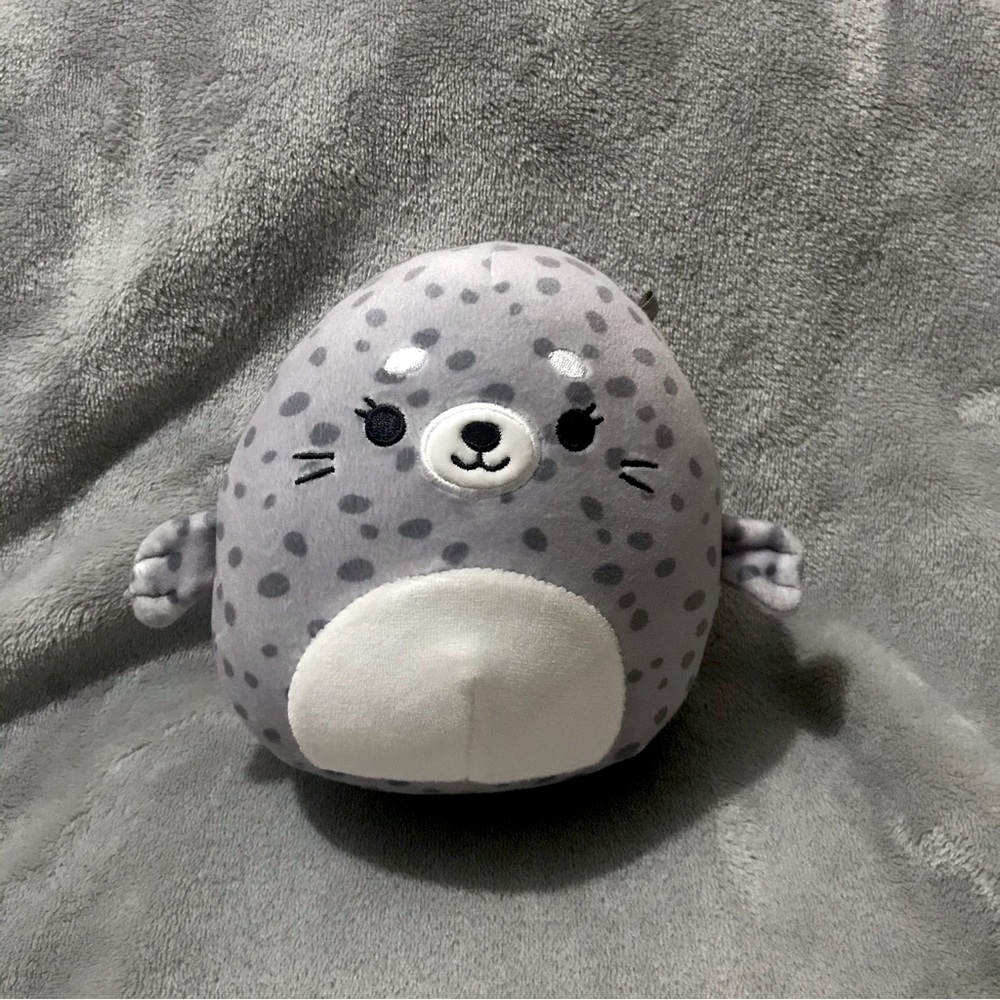 Squishmallows & Claire’s 5” Seal - Odile